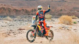 Buena etapa de Luciano Benavides, que le pisa los talones al líder en motos