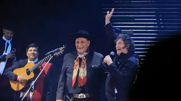 Es tendencia nacional el “Chequeño” Palavecino, el nuevo apodo al popular artista luego de cantar junto con Javier Milei