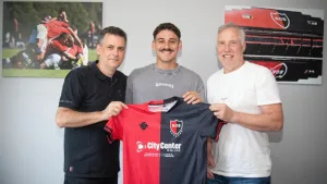 Matías Cóccaro firmó su contrato con Newell’s para reforzar la ofensiva y buscar aportar su goles