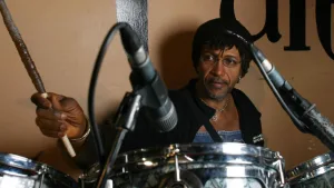 El icónico baterista Sly Dunbar y la genial ampliación de las fronteras del reggae