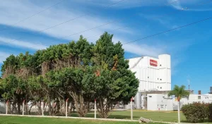 Crisis industrial: una histórica láctea santafesina no pagó salarios atrasados y sus plantas están paralizadas