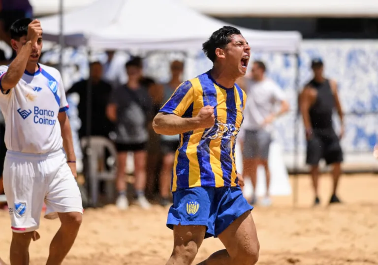 Rosario cerró la Copa Tricentenario de fútbol playa con festejo guaraní y alegría uruguaya