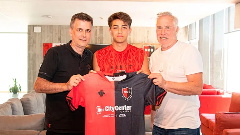 Joya blindada: Valentino Acuña firmó un nuevo vínculo con Newell's hasta diciembre de 2027