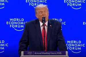 Trump insistió en Davos en su deseo de "adquirir" Groenlandia, pero aclaró que no usará la "fuerza excesiva”