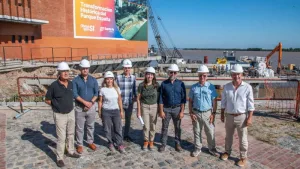 El intendente Pablo Javkin y el ministro de Obras Públicas provincial, Lisandro Enrico