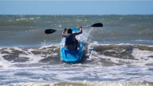 Mirar en vez de salvar: denuncian a un guardavidas por grabar una emergencia