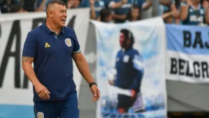 Los hinchas de Racing silbaron a Di María y Almirón tuvo que salir a responder sobre eso