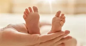 Cuando la solidaridad es clave: una familia de Rosario pide ayuda por su bebé, diagnosticado con Síndrome de West