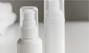 Tecnología al rescate del último chorrito: cómo espiar con el celular envases opacos sin ensuciarte las manos