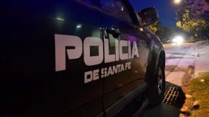 Zona oeste: desconocidos en moto ejecutaron a un hombre dentro de un auto