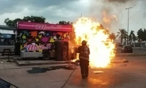 Prendieron fuego a un baño químico al lado de un carrito de La Florida