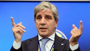 La particular defensa de Toto Caputo tras cerrar un préstamo de 3 mil millones de dólares con bancos privados: “Kukitas queridos, ya no psicopatean a nadie”