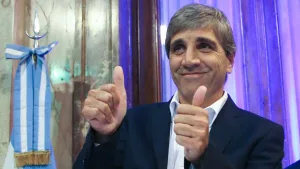 El relato oficial: Toto Caputo celebró la inflación de diciembre y destacó que se trata del "índice más bajo en ocho años"