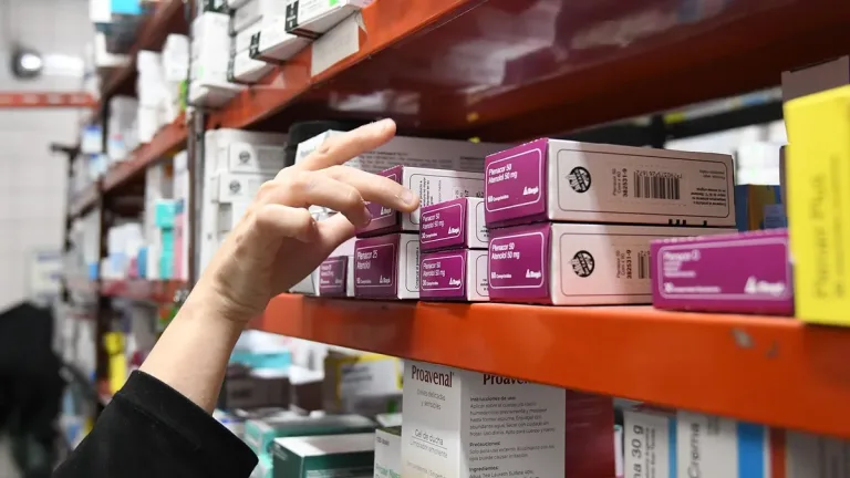 Una conocida cadena de farmacias cerró 11 locales, despidió más de 100 trabajadores y acumula deudas millonarias