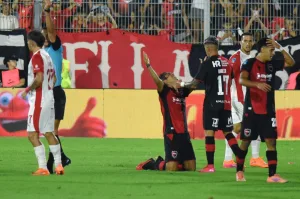 Michael Hoyos lo empató sobre el final y salvó una noche que pintaba negra