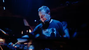 Sorpresa de viernes con música electrónica en el Monumento a la Bandera: toca gratis el destacado DJ británico John Digweed