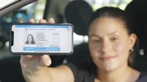 Las licencias de conducir digitales ya tienen validez para manejar dentro de Santa Fe: buscan ahora que se puedan usar en todo el país