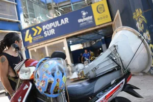 Central puso a la venta las históricas luminarias del Gigante de Arroyito