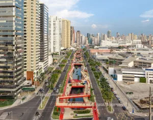 Inauguran la primera avenida que tiene un río en su interior y es el orgullo de todo un país
