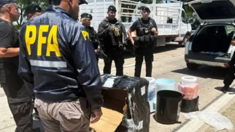 Policia Persecucion y secuestro de drogas