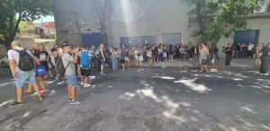 Estalla el conflicto en la fábrica de Cocot y Dufour por despidos y deudas salariales