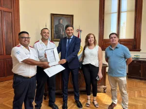 El Bobernador Pullaro y los Bomberos Voluntarios de Pueblo Esther