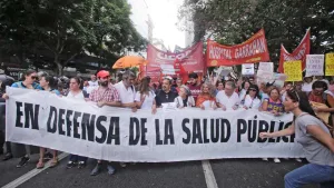 Dos años de la gestión Milei en salud: fuerte ajuste, menos medicamentos y cierre de programas clave