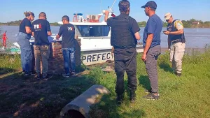 Identificaron a los dos hombres que encontraron asesinados en una lancha a la deriva por el río Coronda: eran primos