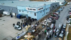 Protesta de trabajadores en la planta Aires del Sur