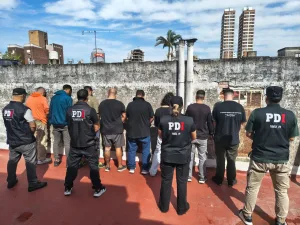 Cayó una casa de apuestas ilegales en Santa Fe: ocho aprehendidos, secuestro de drogas, pesos y dólares