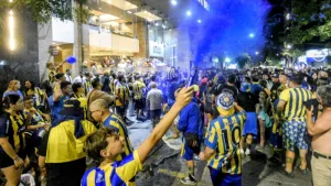 Como en casa: Central llegó a Mar del Plata y sus hinchas lo recibieron con una fiesta