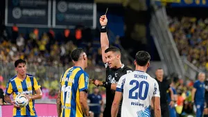 Di María y los árbitros: la controversia por los “siga siga” ya llegó al primer mundo