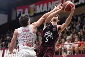 Provincial perdió en emotivo cierre ante Lanús pero se mantiene como líder del Sur