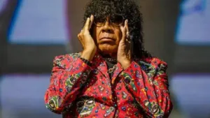 Preocupación por la salud de La Mona Jiménez tras un concierto en Córdoba 