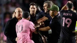 Messi tackle hincha inter miami