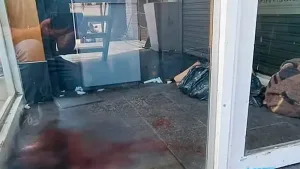 Investigan la muerte de un hombre en situación de calle en un cajero automático de la Facultad de Odontología