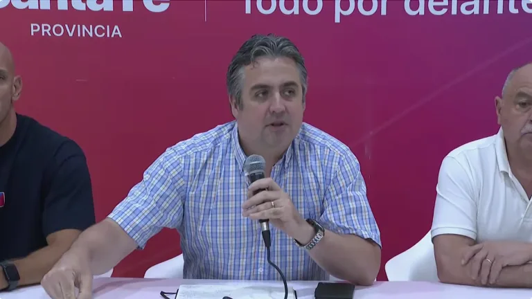 El ministro Cococcioni denunció que hay agentes corruptos que fogonean la protesta policial y anunció al menos 20 pases a disponibilidad