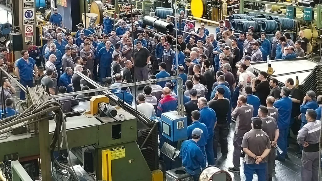 País en llanta: a los empleados administrativos de Fate les avisaron que no se presenten a trabajar este miércoles