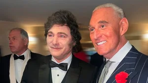 Quién es Roger Stone, el asesor de Trump que estuvo preso y ahora hablará en la gala de Milei