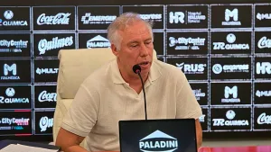 Sensini sueña con Messi: "Tengo la esperanza de que algún día vuelva"