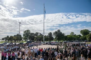 Se realizó un acto por el  214° aniversario del primer izamiento de la bandera nacional