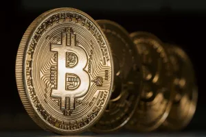 Caída libre: por qué Bitcoin pierde terreno mientras otro activo gana