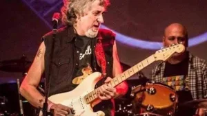 El histórico referente del blues nacional Alambre González fue asaltado en Caballito