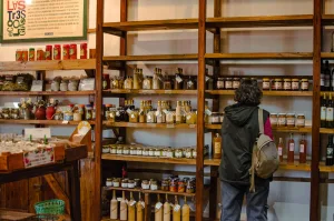 Controversia por el uso de un galpón municipal en la costa del río