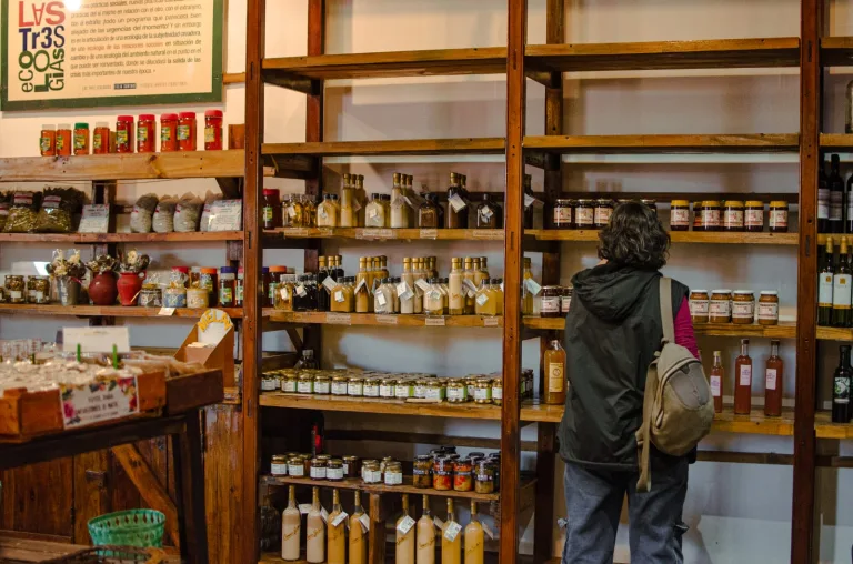 Controversia por el uso de un galpón municipal en la costa del río