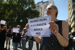 Reclamo de docentes de Amsafé y Sadop en el centro de Rosario: exigen mejores salarios
