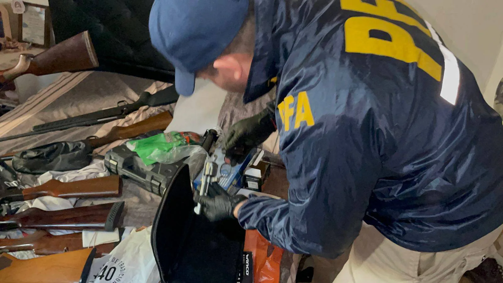 Secuestro de armas de fuego en operativo de la Policía Federal en Rosario.