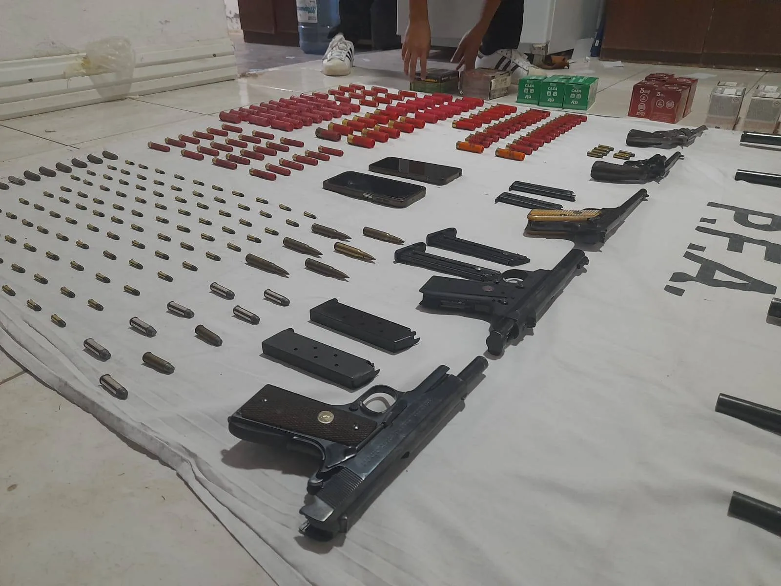 Secuestro de armas de fuego en operativo de la Policía Federal en Rosario.