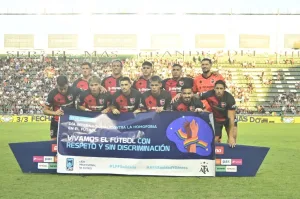 Uno x Uno Leproso: todos aplazados en un partido 'saca técnicos'