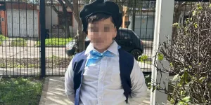 Operan por décima vez a Bastián: su válvula no drena bien